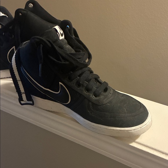 Nike Black and White High-Top Sneakers - Picture 3 of 7